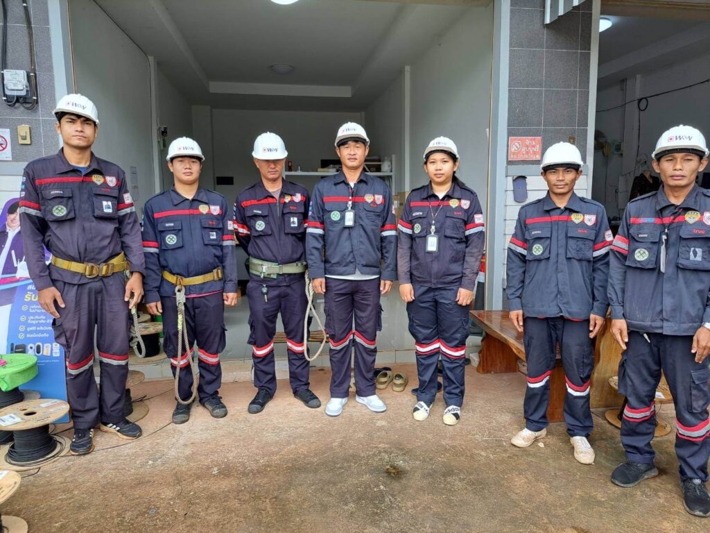 รูปช่างติดตั้ง: ทีมช่างมาตรฐานทรู บริการติดตั้งเน็ตบ้านอย่างมืออาชีพ โดย ทีจี โก ไฟเบอร์
